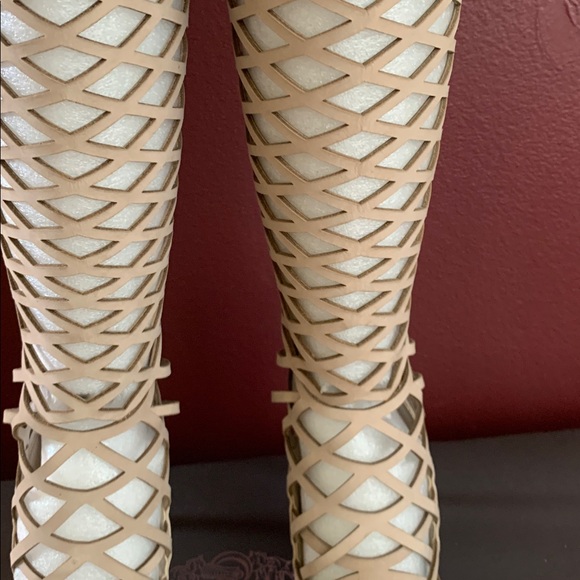 Elegant Vince Camuto Leather Beige Lace-Up Thigh-High Heels With Zipper. N.I.B - Picture 8 of 15